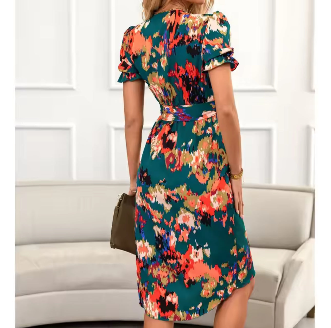 Feel Like a Work of Art – Retro Elegance Meets Everyday Comfort!