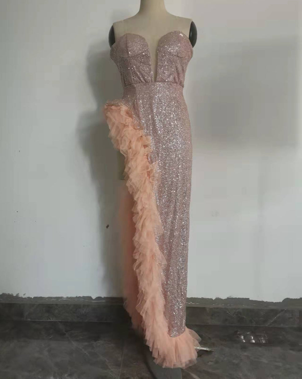 Dare to Dazzle, Born to Own the Spotlight – Runway-Ready Sequin Tube Dress