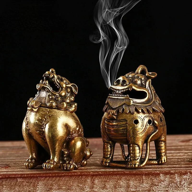 Antique Mythical Beast Figurines Small Incense Burner Retro Brass Hollow Incense Holder with Cover Home Decors Sandalwood Censer