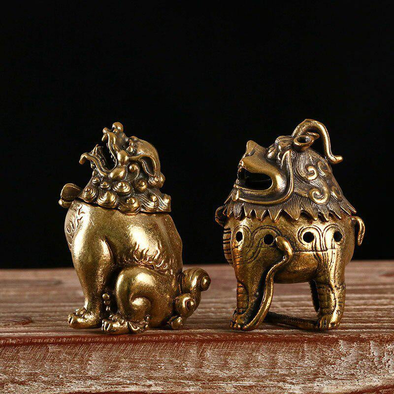 Antique Mythical Beast Figurines Small Incense Burner Retro Brass Hollow Incense Holder with Cover Home Decors Sandalwood Censer