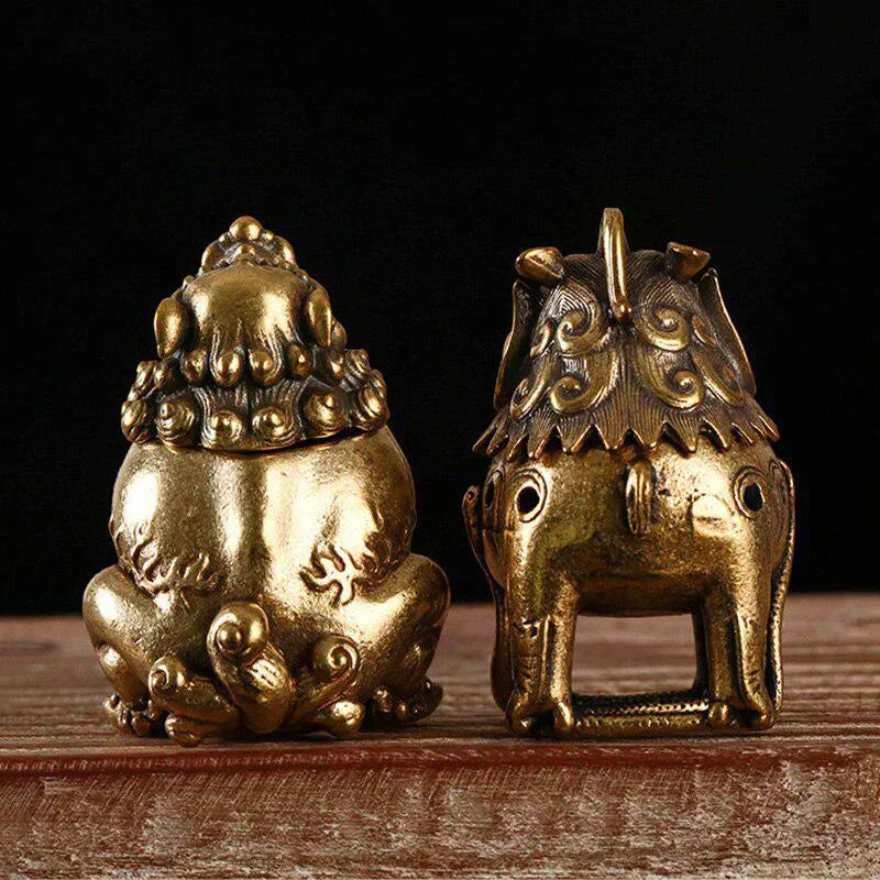 Antique Mythical Beast Figurines Small Incense Burner Retro Brass Hollow Incense Holder with Cover Home Decors Sandalwood Censer